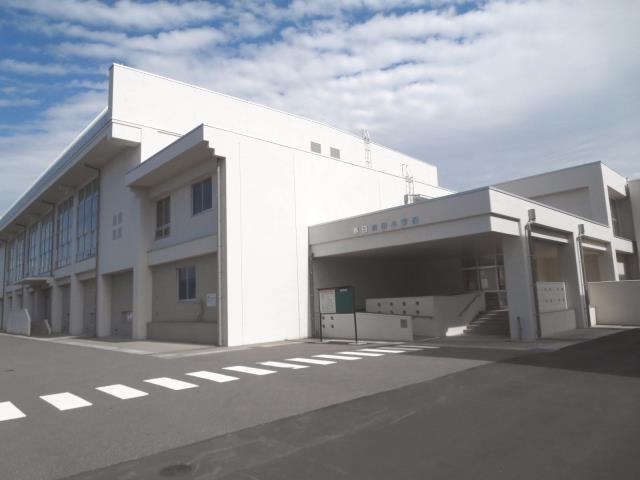 小学校　上越市小学校春日新田小学校（小学校）まで1973m
