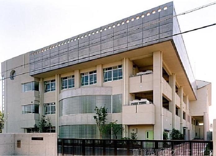 中学校　七条中学校（中学校）まで550m