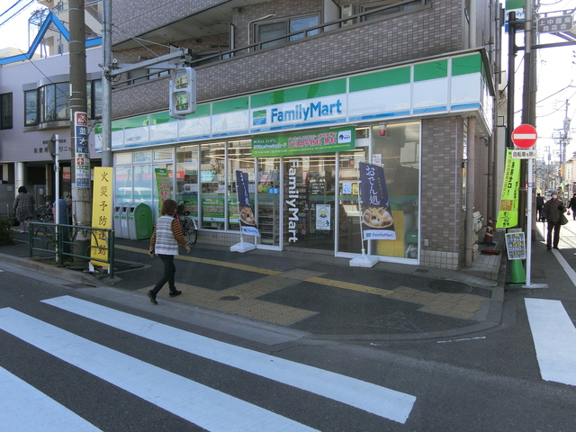 コンビニ　ファミリーマート上中里三丁目店（コンビニ）まで297m