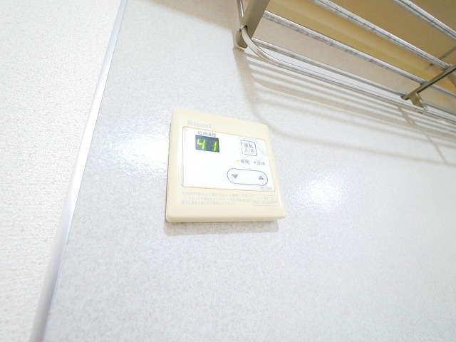 その他設備　給湯リモコンです