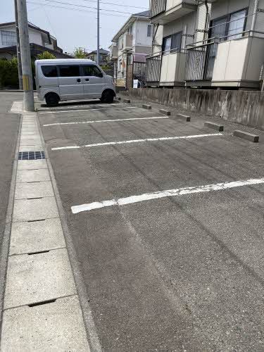 建物外観　駐車場
