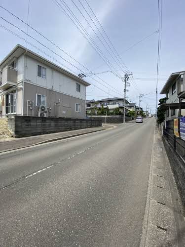 建物外観　アパート前道路