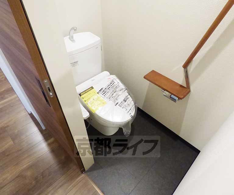 トイレ　ウォシュレット付き