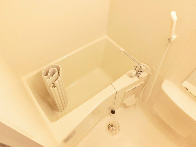 バス・シャワールーム　一般的なユニットバス。お手入れがしやすいです。