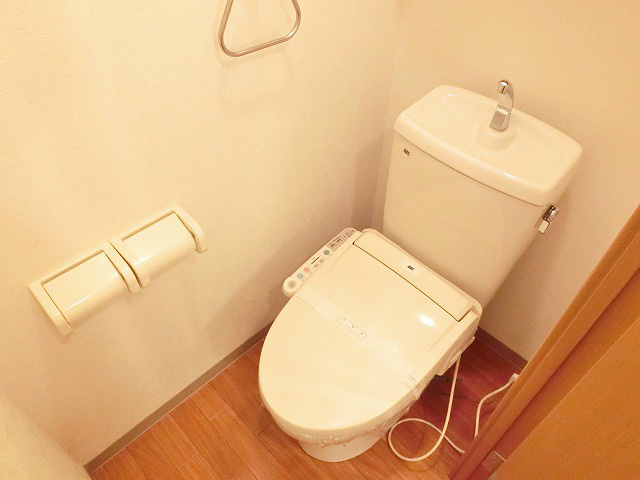 トイレ　人気のウォシュレット。