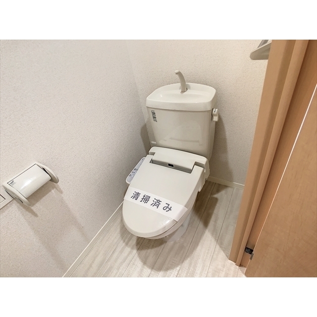 トイレ　快適な温水洗浄機能付き