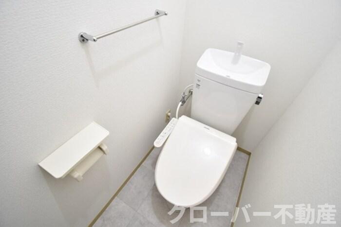 トイレ　温水洗浄暖房便座