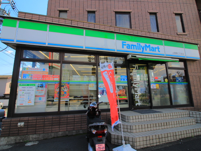 コンビニ　ファミリーマート（コンビニ）まで244m