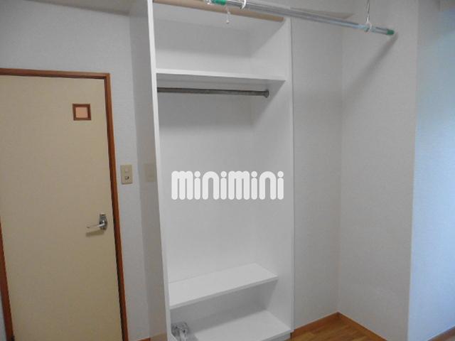 収納　使い勝手のいい収納です。ロールカーテン付きです