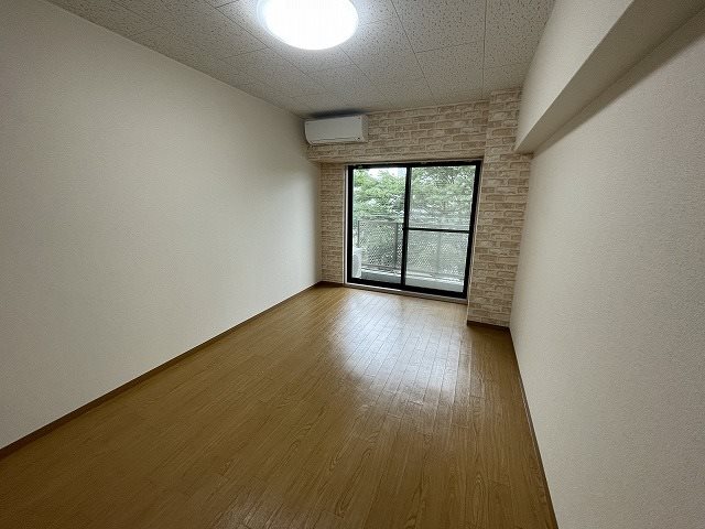 居室・リビング　同マンション別部屋