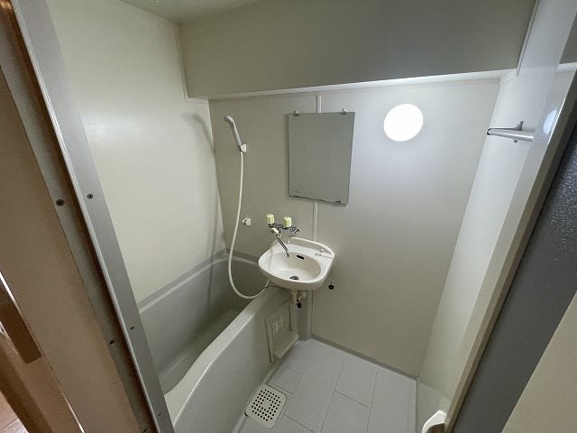 バス・シャワールーム　同マンション別部屋