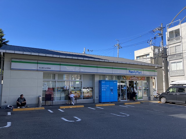 コンビニ　ファミリーマート 北山通小山元町店（コンビニ）まで64m