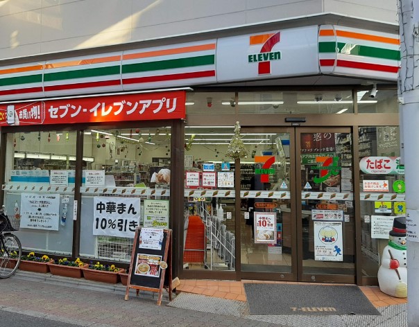 コンビニ　セブンイレブン 荒川おぐぎんざ店（コンビニ）まで90m