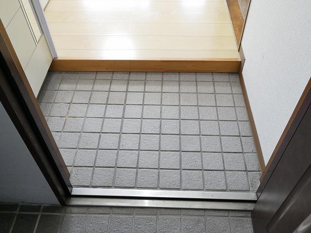 玄関　収納もある玄関です