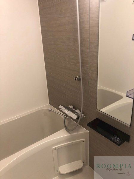 バス・シャワールーム　※同タイプの別のお部屋です。