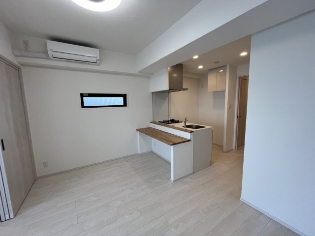 居室・リビング　同マンション反転タイプを表示しています