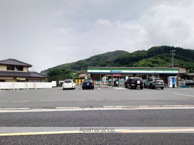 コンビニ　ファミリーマート（コンビニ）まで485m