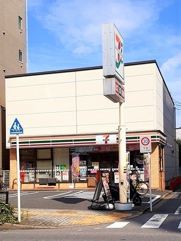 コンビニ　セブンイレブン田端新町３丁目店（コンビニ）まで45m