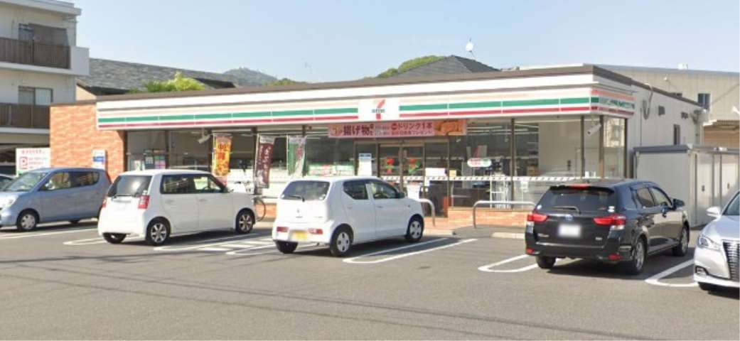 コンビニ　セブンイレブン（コンビニ）まで572m