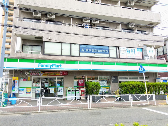 コンビニ　ファミリーマート中央林間駅東口店（コンビニ）まで323m