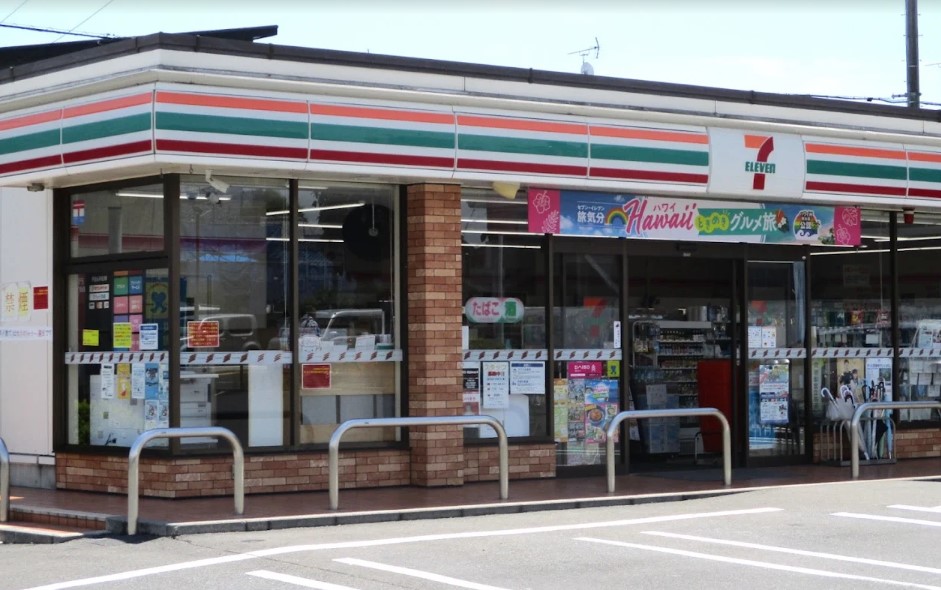 コンビニ　セブンイレブン 鴻巣本町店（コンビニ）まで253m