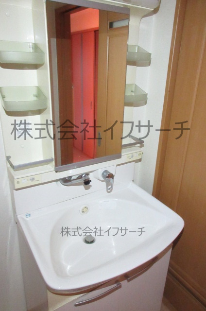洗面設備　2026年5月31日18時撮影(原状回復内装中)