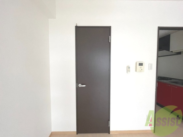 収納　収納はこちらのクローゼットをお使いください。
