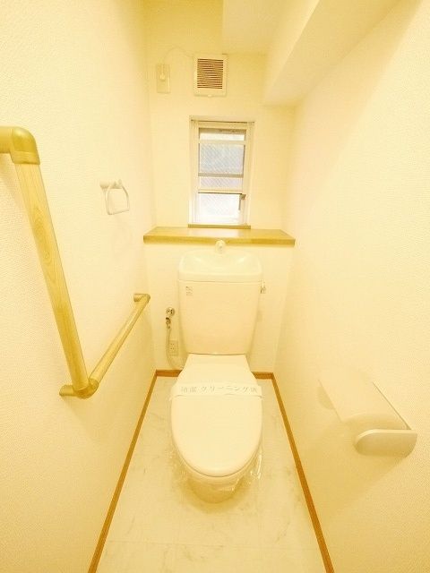 トイレ　★窓付きのトイレです★