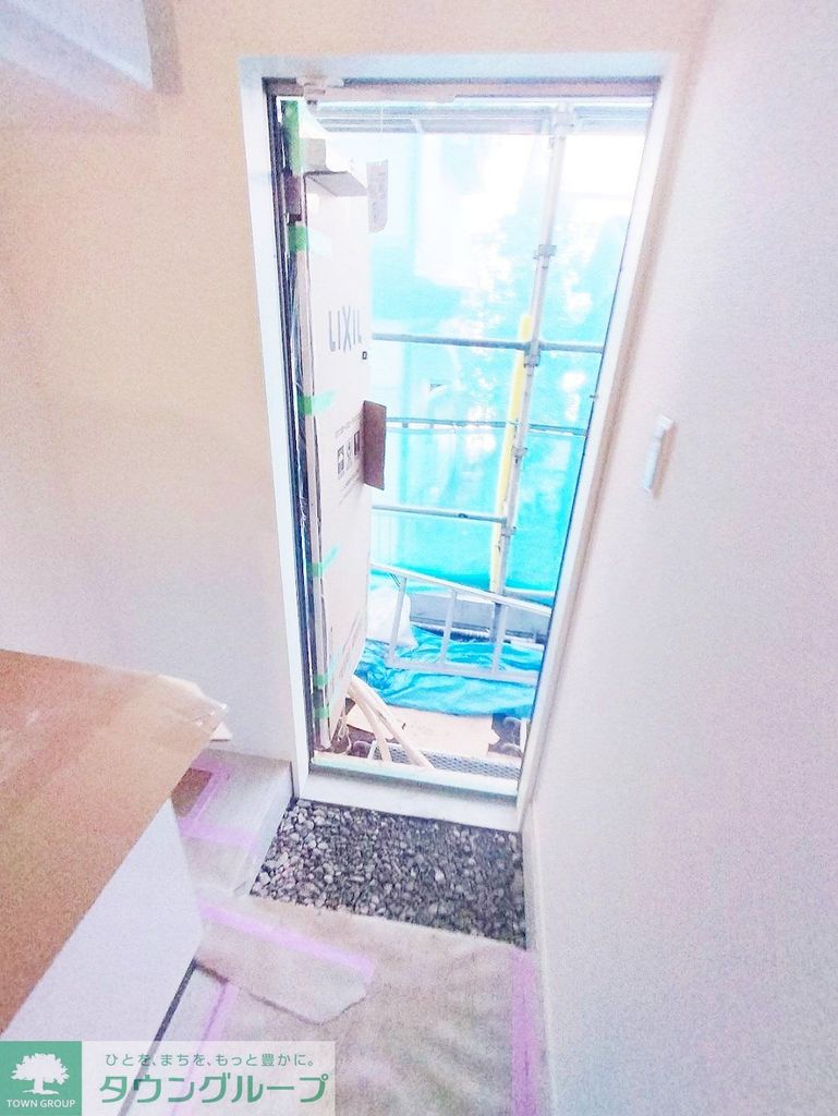 玄関　建築中