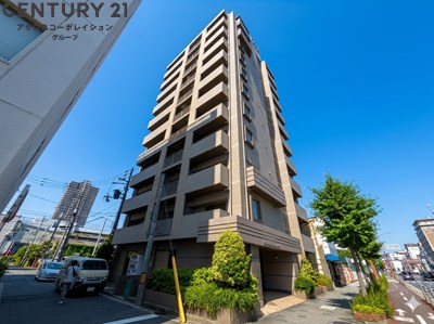 建物外観　オートロックで外部の人間が簡単に出入りできないため安心です。