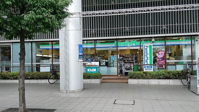 コンビニ　ファミリーマート田町駅北店（コンビニ）まで167m