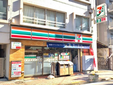 コンビニ　セブンイレブン東中野1丁目店（コンビニ）まで305m