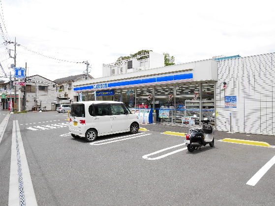 コンビニ　ローソン 足立伊興四丁目店（コンビニ）まで216m