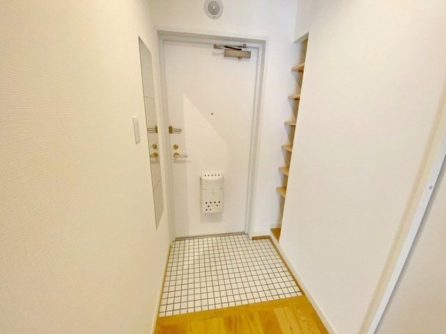 玄関　※別部屋参考写真です