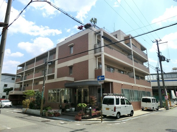 建物外観　オートロック付で安心です♪