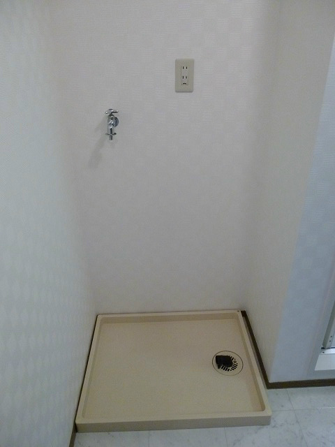 その他　洗濯機置場写真は101号室です(参考)