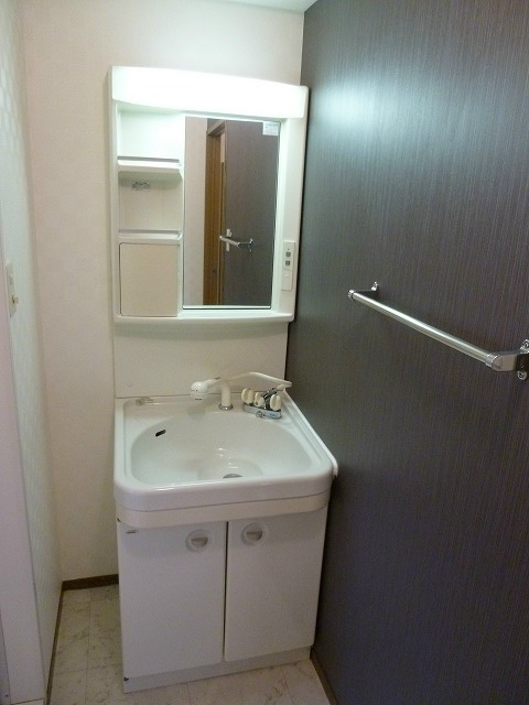 洗面設備　写真は101号室です(参考)