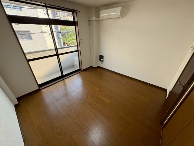 その他部屋・スペース　開放的な寝室です