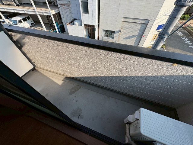 バルコニー　暖かな日差しのふりそそぐバルコニー