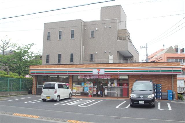 コンビニ　セブンイレブン（コンビニ）まで854m