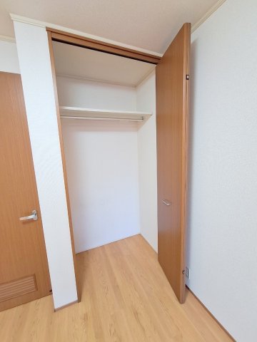 収納　★天井までの高さがあるクローゼット収納★