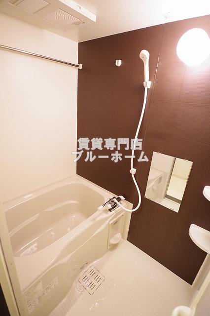 バス・シャワールーム　浴室乾燥機付きで雨の日の洗濯に困らない！