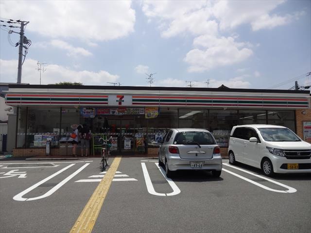 コンビニ　セブンイレブン（コンビニ）まで303m
