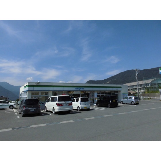 コンビニ　ファミリーマート信州坂城店（コンビニ）まで1396m