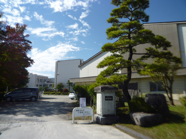 中学校　飯田市立旭ケ丘中学校（中学校）まで2069m