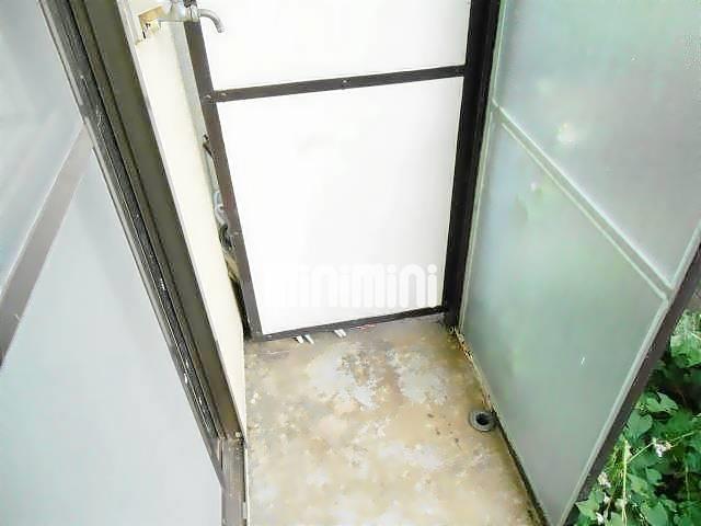 その他部屋・スペース　ベランダに洗濯機置き場あります♪