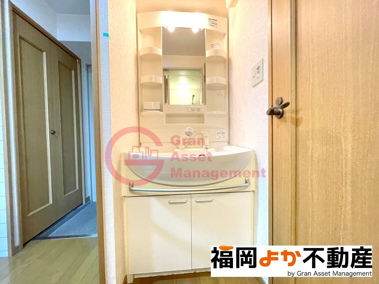 洗面設備　使いやすい独立洗面台です