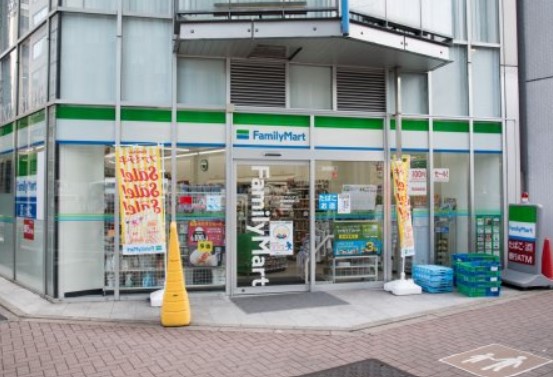 コンビニ　ファミリーマート銀座昭和通り店（コンビニ）まで68m
