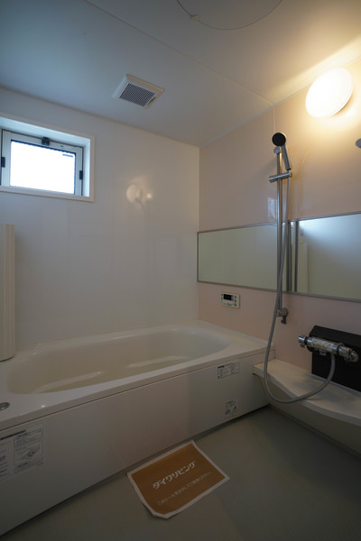 バス・シャワールーム　同じ建物の別の部屋