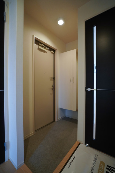 玄関　同じ建物の別の部屋